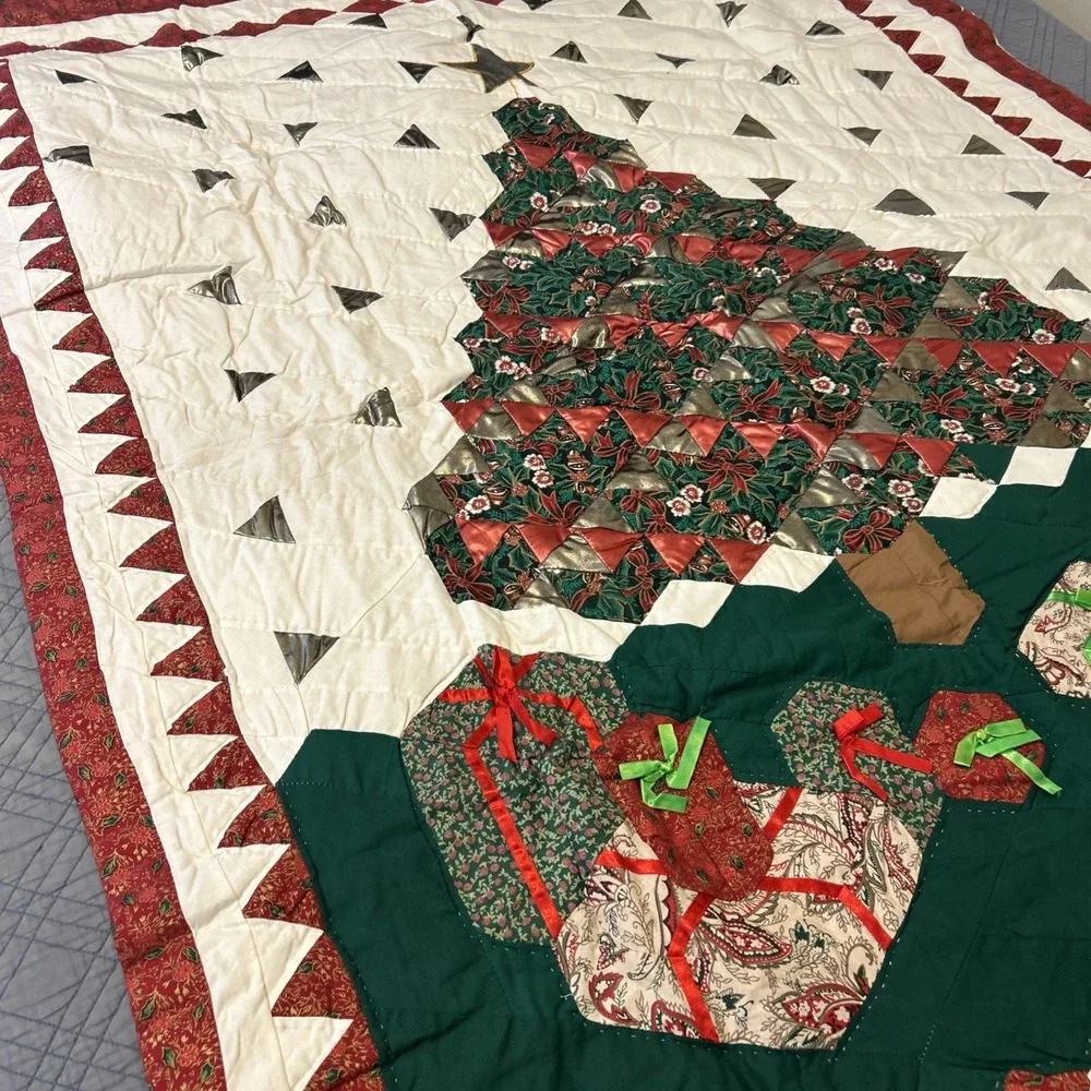 Country Classics 50x50 Hand Quilted‎ Patchwork Christmas Throw Wall Hanging